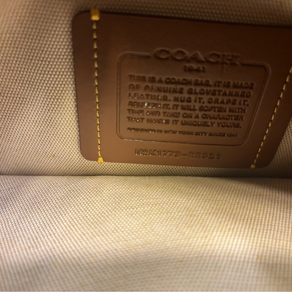 Coach Cooper  Carryall black smoke free environment rose is not included - Picture 11 of 12